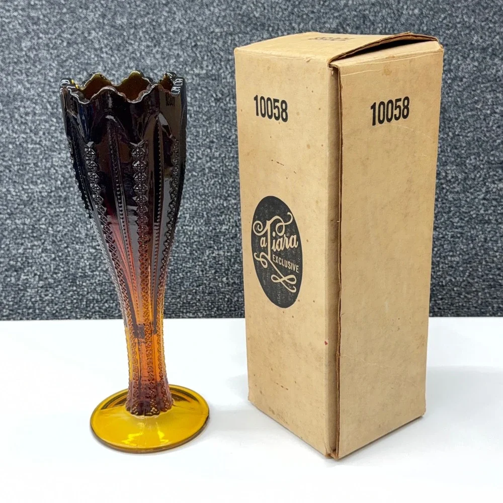Tiara Exclusive Amber Glass Bud Vase Lasting‎ Grace Pattern 10058 Vintage 9.5in